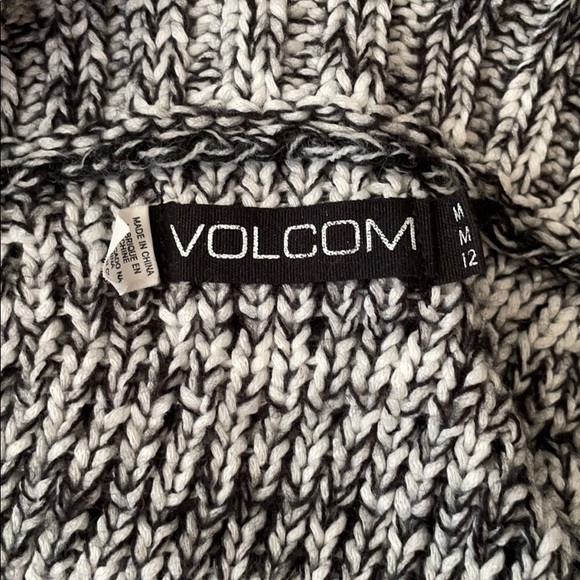 VOLCOM KNIT BLACK AND WHITE SWEATER - Picture 4 of 4